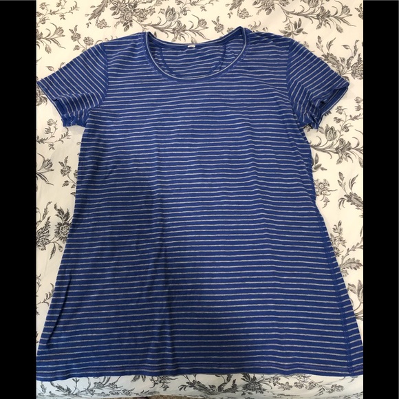 Lululemon T-shirt - Picture 1 of 5